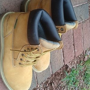 Mens Eddie Bauer boots size US 9.5